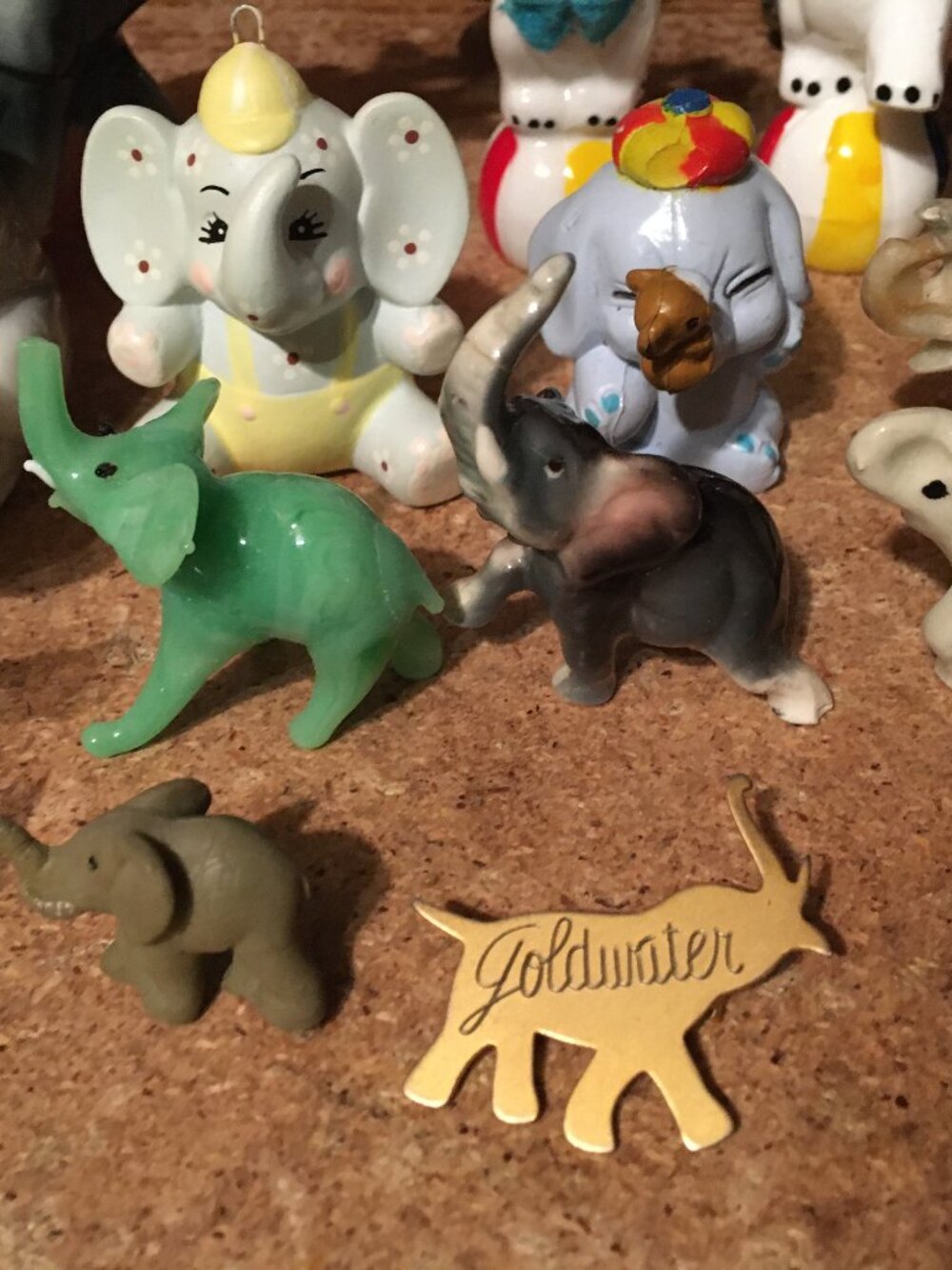 LOT OF 22 ELEPHANT FIGURES CERAMIC PORCELAIN ENESCO CIRCUS JAPAN - Picture 3 of 16